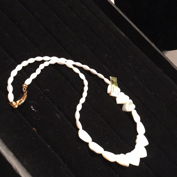 NWOT Mother of Pearl-like choker necklace and matching bracelet - Picture 4 of 7